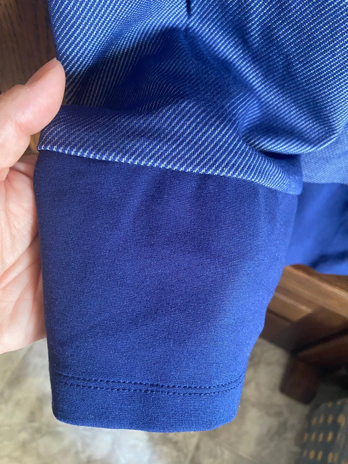 Vestido em tons de azul, sem mangas, saia rodada. Stradivarius. Tamanho P – photo 4